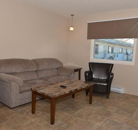 Thunderhill Motel And Suites Swan River Экстерьер фото