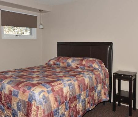 Thunderhill Motel And Suites Swan River Экстерьер фото
